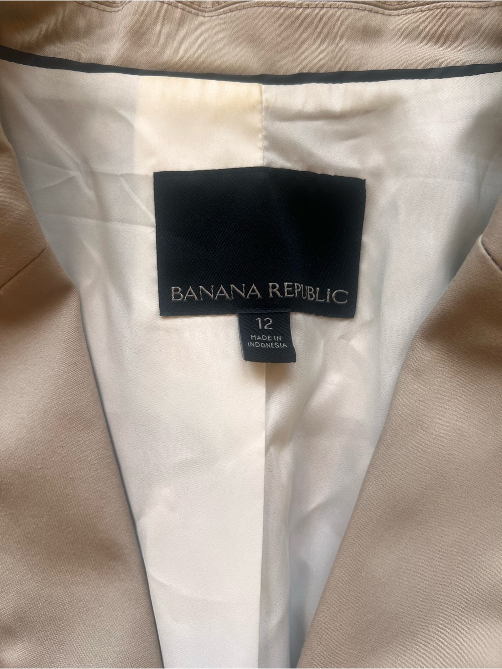 Banana Republic Women's Tailored Cream Blazer - Picture 5 of 7